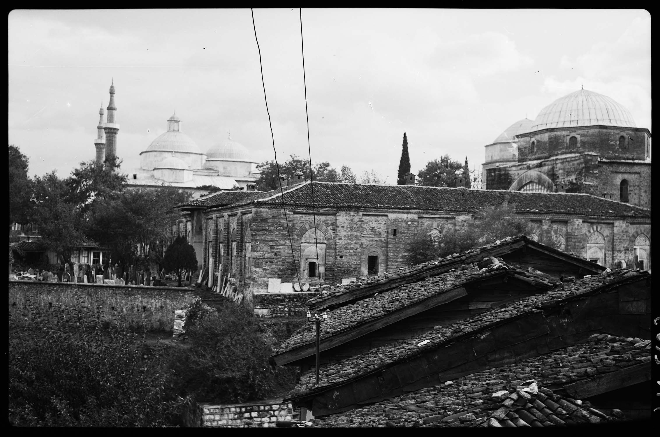 Vue d'ensemble, avec au premier plan la medrese